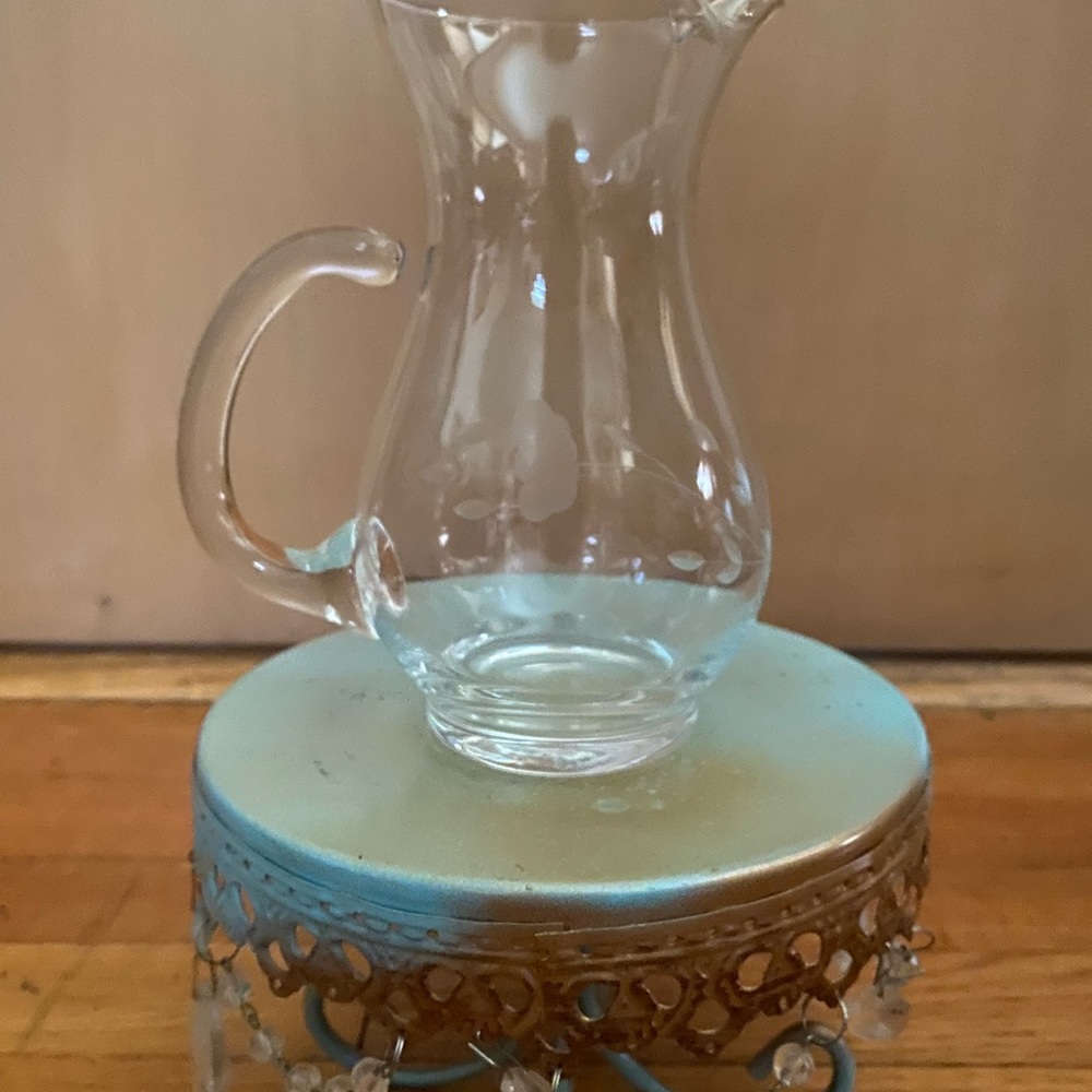 Glass pitcher. - Picture 3 of 5